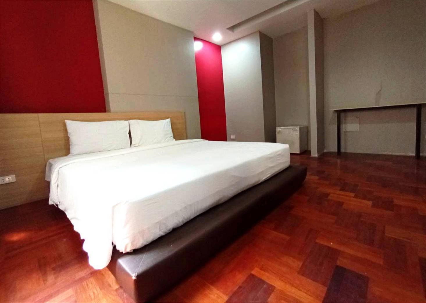 Go Inn Silom Bts Surasak X โกอินน์ สีลม บีทีเอส สถานีสุรศักดิ์ Bangkok Luaran gambar
