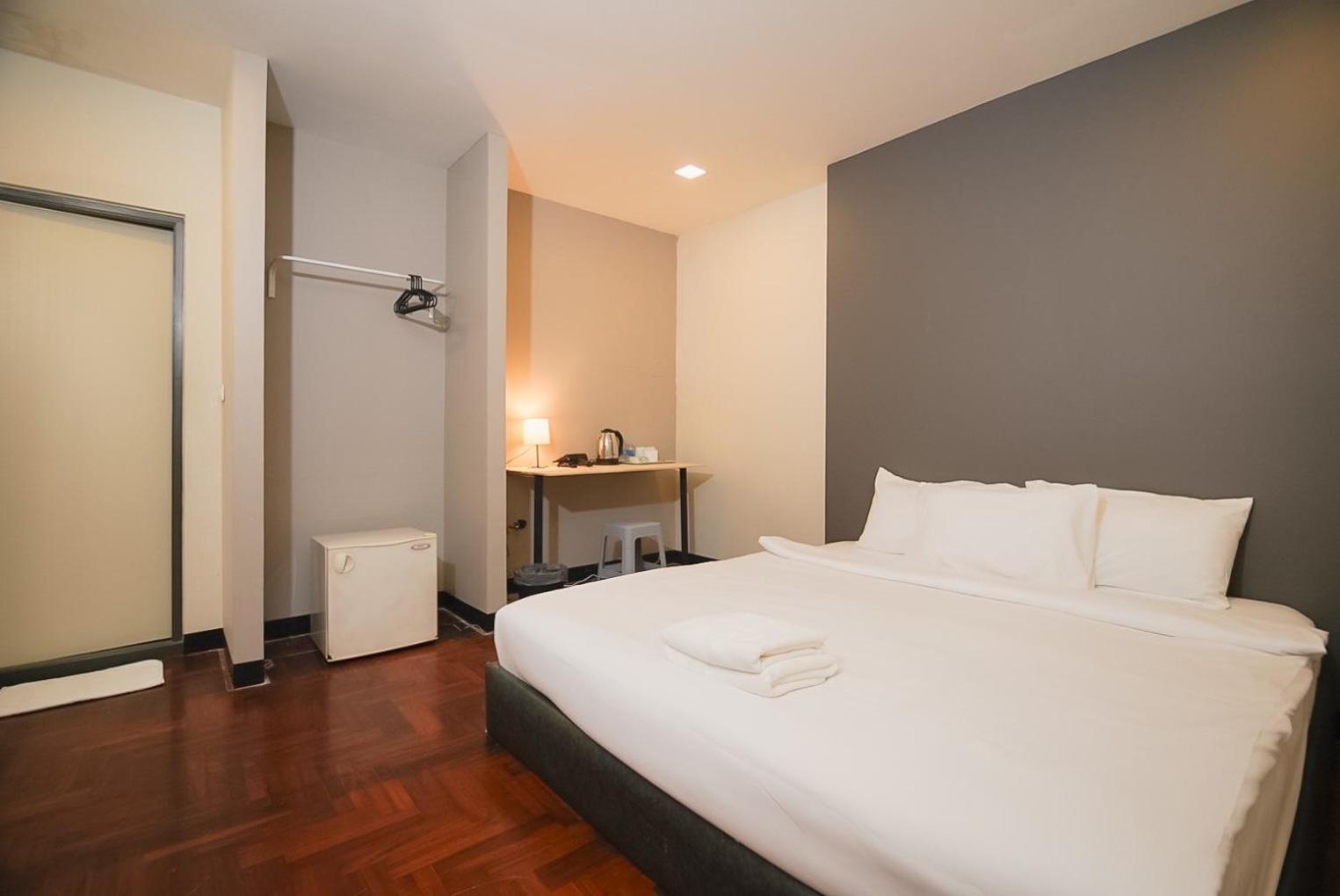 Go Inn Silom Bts Surasak X โกอินน์ สีลม บีทีเอส สถานีสุรศักดิ์ Bangkok Luaran gambar