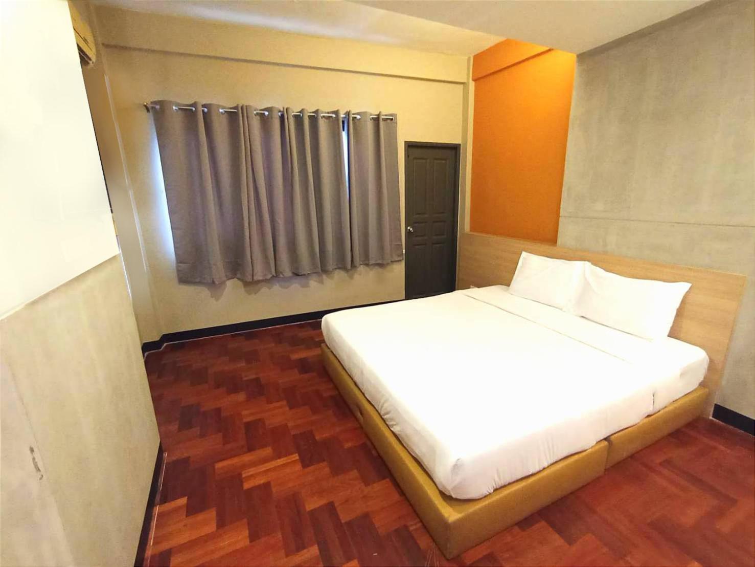 Go Inn Silom Bts Surasak X โกอินน์ สีลม บีทีเอส สถานีสุรศักดิ์ Bangkok Luaran gambar